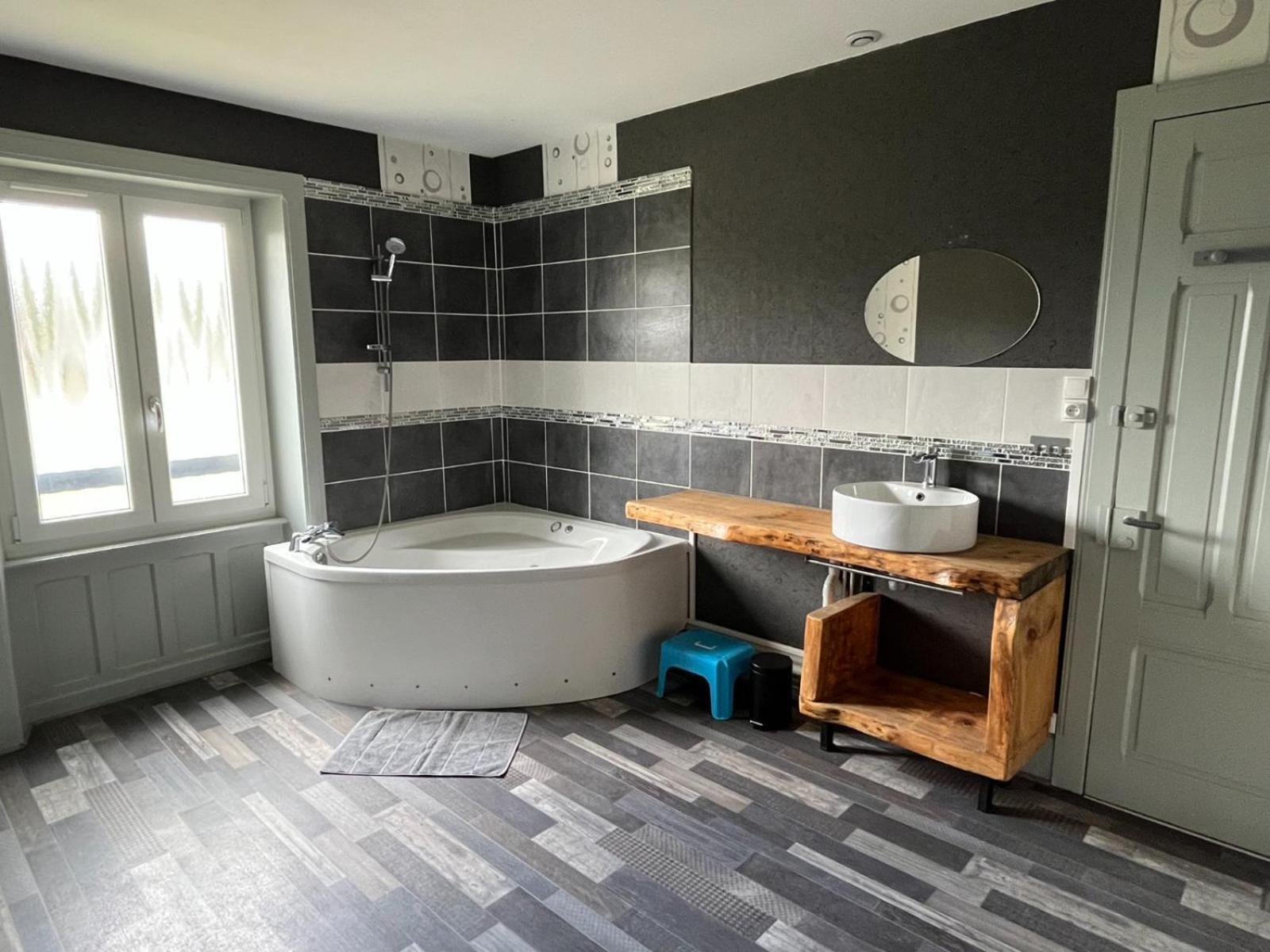 Gite 205 M2, 8Pers Piscine, Jacuzzi, Balneo Privatifs Vagney Exterior photo